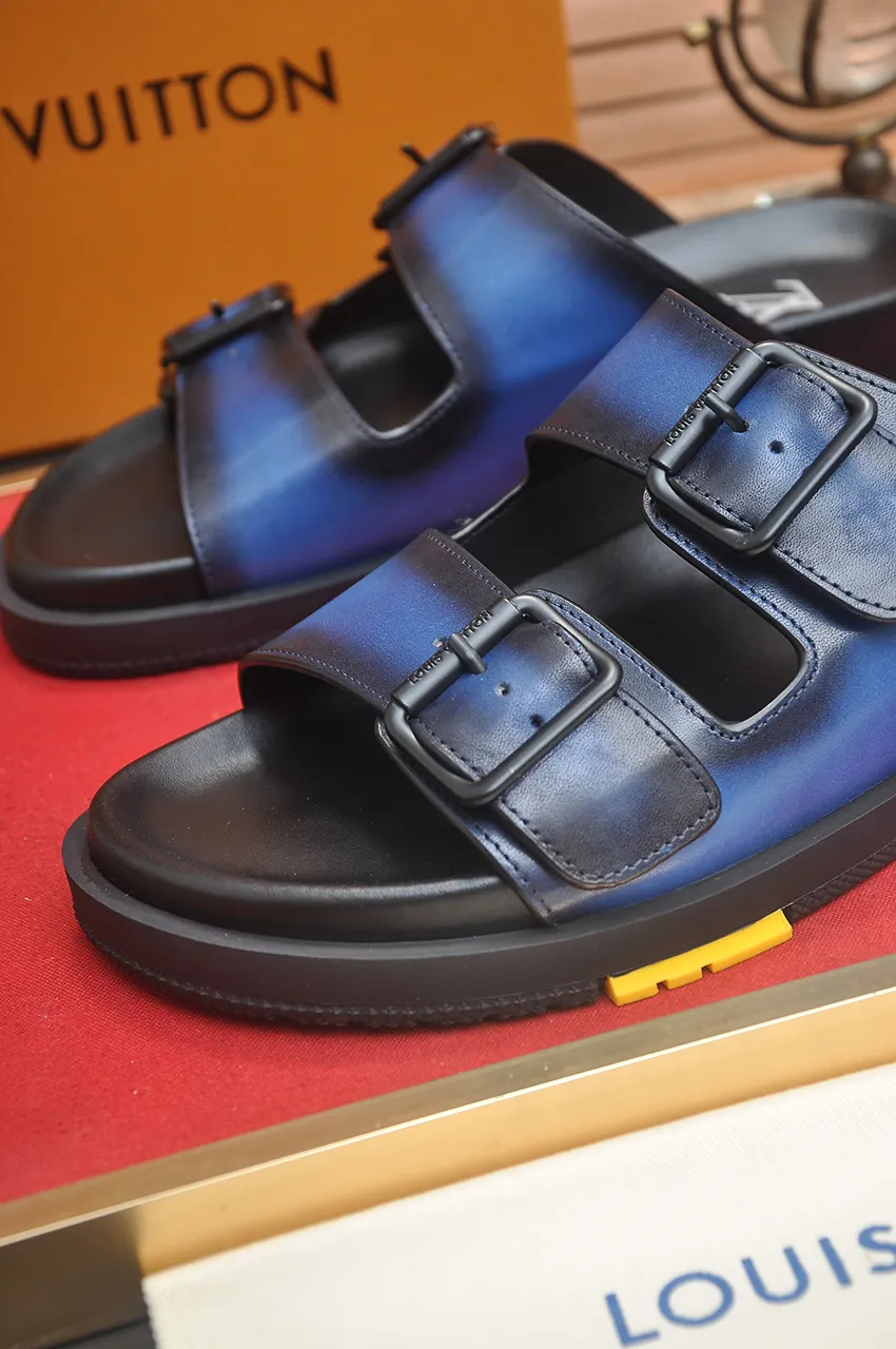 Men's shoes 💰400💶 [Louis Vuitton LV slippers] (high-end cowhide) counter 1:1 fashion style, a must-have for summer! The designer used LV’s iconic outsole. The original simple slippers instantly become fashionable! The upper is made of flexible special cowhide leather straps alternately, and the workmanship is exquisite! A must-have for stylish men in summer, size 38-45 (45 customized)
